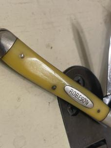 Robeson Shuredge small yellow peanut 822393 carbon steel edc Robeson Shuredge small yellow peanut 822393 carbon steel edc