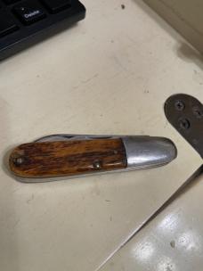 Utica Kutmaster Barlow bone edc not mint Utica Kutmaster Barlow bone edc not mint