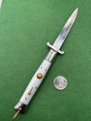 Sweet Early Pearl Scaled Rizzuto Estileto Swing Guard