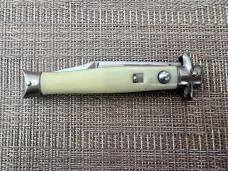 C. 1948-50 SHUR-SNAP COLONIAL YELLOW FISHTAIL AUTOMATIC KNIFE C. 1948-50 SHUR-SNAP COLONIAL YELLOW FISHTAIL AUTOMATIC KNIFE