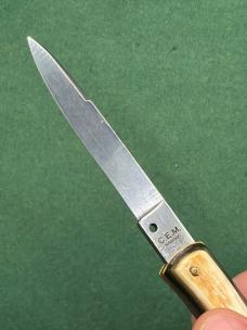 New Round Button 60’s Style Ackermannchen Type Knife in Premium horn New Round Button 60’s Style Ackermannchen Type Knife in Premium horn