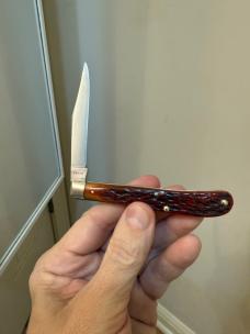 CASE XX SLIMLINE TRAPPER KNIFE 61048 W/ RED ROGERS JIGGED BONE HANDLES 1940-1964. CASE XX SLIMLINE TRAPPER KNIFE 61048 W/ RED ROGERS JIGGED BONE HANDLES 1940-1964.