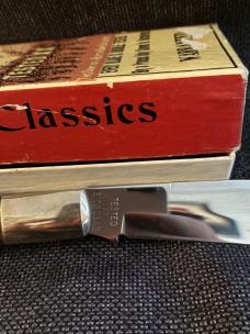 1990 CASE CLASSICS 61050 BROWN ROGERS BONE BIG COKE BOTTLE 1/1000 WITH 1990 CASE CLASSICS 61050 BROWN ROGERS BONE BIG COKE BOTTLE 1/1000 WITH