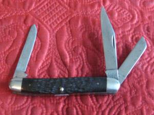 ROBESON 3 blade stock knife w/jigged black scales patter number 633594