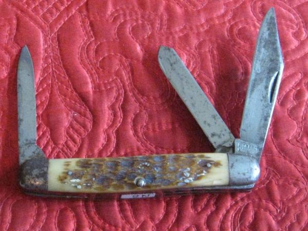 ROBESON 3 blade stock knife w/bone scales...no visible pattern number ROBESON 3 blade stock knife w/bone scales...no visible pattern number
