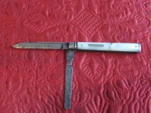 Early ROBESON Doctor's knife w/pearl scales. Pattern no.722153