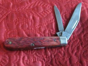 ROBESON 2bl Jack Knife with red bone scales. Pattern no. 622026