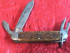 Camillus USN 3 bl utility knife from WW2 w/bone scales. Camillus USN 3 bl utility knife from WW2 w/bone scales.