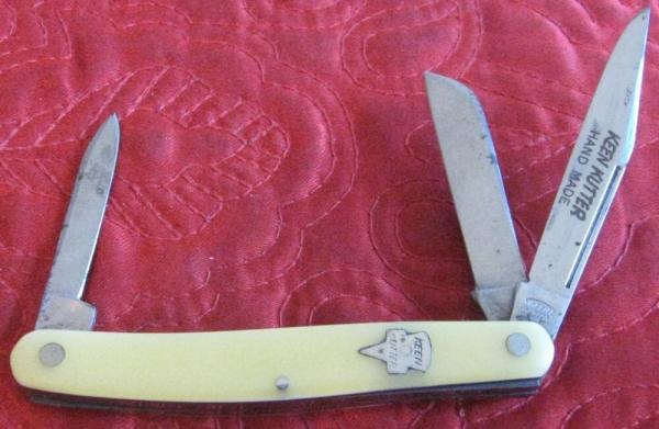 KEEN KUTTER Tiny stock knife w/yellow scales...UNSHARPENED KEEN KUTTER Tiny stock knife w/yellow scales...UNSHARPENED