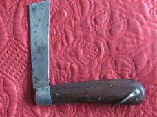 ULSTER Rope Knife w/one blade. Rosewood scales Very lightly sharpened ULSTER Rope Knife w/one blade. Rosewood scales Very lightly sharpened