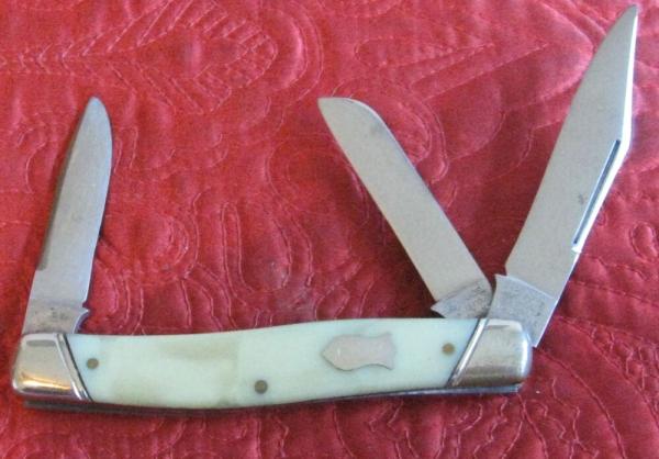 Schrade Cut. Co. 3 blade stock knife w/Waterfall scales Early knife 3 7/8" closed Schrade Cut. Co. 3 blade stock knife w/Waterfall scales Early knife 3 7/8" closed