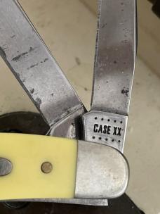 Case 3318 CV yellow stockman 2020 EDC Case 3318 CV yellow stockman 2020 EDC