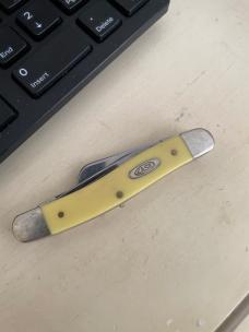 Case 3318 CV yellow stockman 2020 EDC Case 3318 CV yellow stockman 2020 EDC