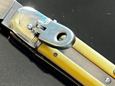 Vintage Hubertus Solingen Germany Smooth Yellow Celluloid Springer Leverlock 4” Fast MINT. Vintage Hubertus Solingen Germany Smooth Yellow Celluloid Springer Leverlock 4” Fast MINT.