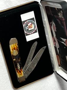Case XX USA President Trump W/Gold Plated DJT Initials Inlaid Shield Trapper Peach Seed Bone/Box NEW Case XX USA President Trump W/Gold Plated DJT Initials Inlaid Shield Trapper Peach Seed Bone/Box NEW