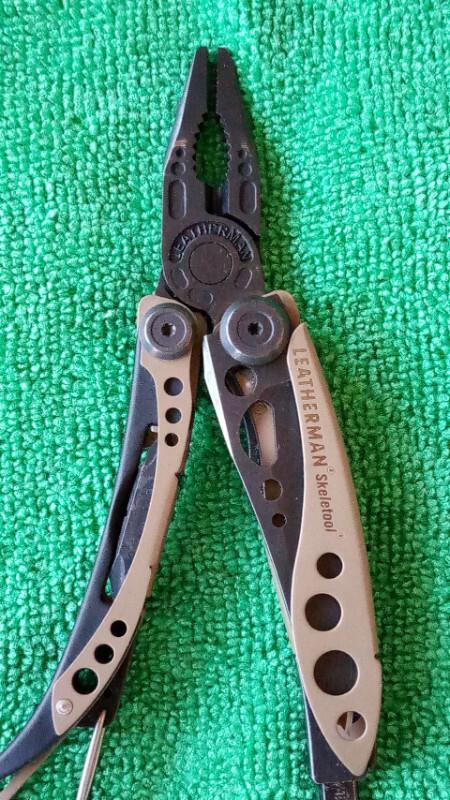 Leatherman Skeletool Coyote Tan Black Finish Very Good Condition Free Belt Sheath Leatherman Skeletool Coyote Tan Black Finish Very Good Condition Free Belt Sheath