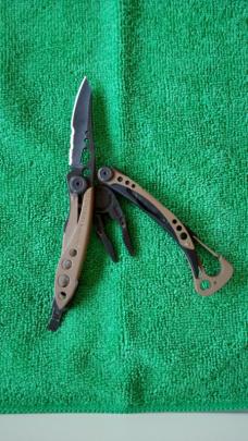 Leatherman Skeletool Coyote Tan Black Finish Very Good Condition Free Belt Sheath Leatherman Skeletool Coyote Tan Black Finish Very Good Condition Free Belt Sheath