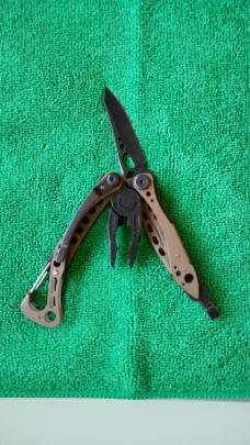 Leatherman Skeletool Coyote Tan Black Finish Very Good Condition Free Belt Sheath Leatherman Skeletool Coyote Tan Black Finish Very Good Condition Free Belt Sheath