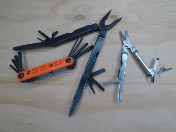 VINTAGE MULTI-TOOLS - LEATHERMANS VINTAGE MULTI-TOOLS - LEATHERMANS