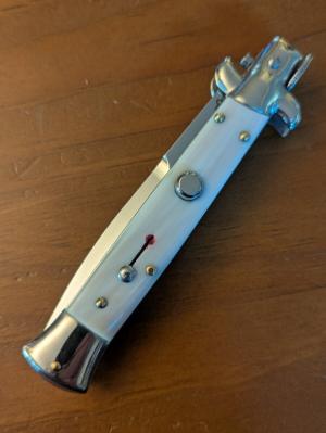 LATAMA 23CM/9 INCH FRENCH TIP BLONDE HORN 5MM SPRING BAYONET BLADE FLAT BUTTON RED DOT SAFETY 