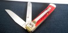 CASE XX 5 DOT JIGGED RED BONE TRAPPER WITH CARBON BLADES & POCKET CLIP UNUSED CASE XX 5 DOT JIGGED RED BONE TRAPPER WITH CARBON BLADES & POCKET CLIP UNUSED
