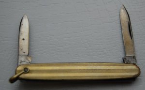 Meriden Knife Company In Very Good Condition With Gold Plated Covers 2 1/2
