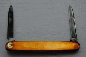 Meriden Knife Company In Very Good Condition With Gold Plated Covers 2 1/2