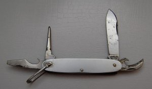 Camillus In Very Good Condition With Steel Covers 3 5/8