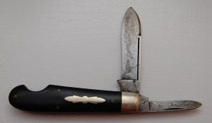 Schrade In Very Good Condition With Ebony Covers 3 5/8