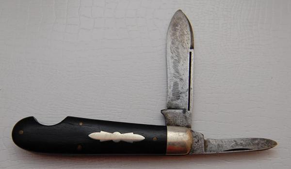 Schrade In Very Good Condition With Ebony Covers 3 5/8
