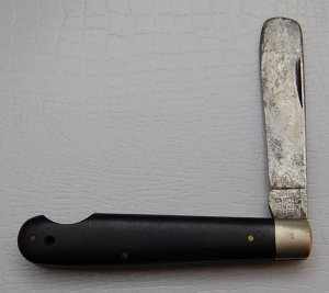 Camillus In Very Good Condition With Ebony Covers 3 1/4