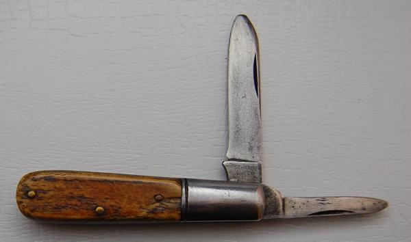Schrade In Very Good Condition With Wood Covers 3 3/8 Schrade In Very Good Condition With Wood Covers 3 3/8