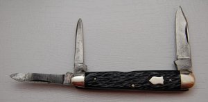 Schrade In Very Good Condition With Black Synthetic Covers 3 1/4