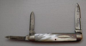 Schrade In Excellent Condition With Mother of Pearl Covers 3 1/8