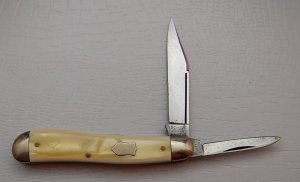 Schrade In Excellent Condition With Yellow Synthetic Covers 3