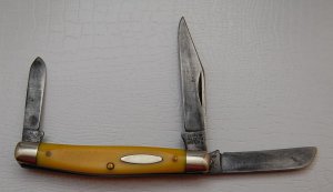 Schrade In Excellent Condition With Yellow Synthetic Covers 3 1/4