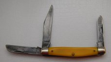 Schrade In Excellent Condition With Yellow Synthetic Covers 3 1/4 Schrade In Excellent Condition With Yellow Synthetic Covers 3 1/4