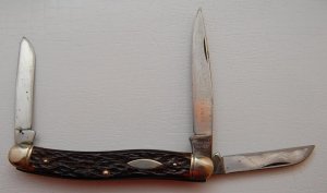 Camillus In Excellent Condition With Red Bone Covers 3 7/8