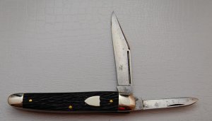 Schrade In Excellent Condition With Black Synthetic Covers 3 5/8
