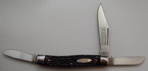 Camillus In Near Mint Condition With Red Bone Synthetic Covers 3 7/8