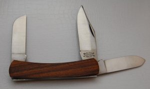Camillus In Excellent Condition With Wood Covers 3 3/4