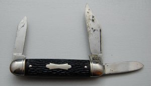Colonial In Very Good Condition With Black Celluloid Covers 3 3/4