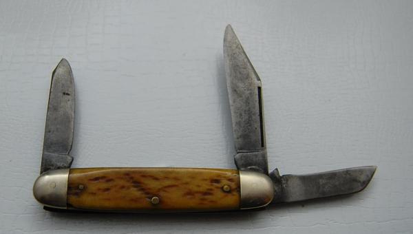 Unmarked Pocket Knife In Very Good Condition With Brown Bone Covers 3 3/8 Unmarked Pocket Knife In Very Good Condition With Brown Bone Covers 3 3/8