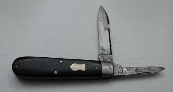 Unmarked Pocket Knife In Very Good Condition With Ebony Covers 3 7/8 Unmarked Pocket Knife In Very Good Condition With Ebony Covers 3 7/8