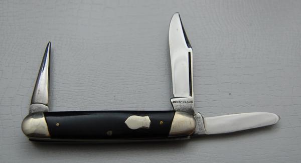 Keen Blade In Excellent Condition With Black Synthetic Covers 3 3/8 Keen Blade In Excellent Condition With Black Synthetic Covers 3 3/8