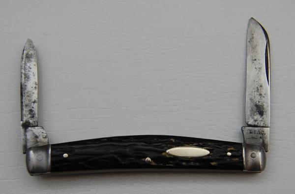 Landers, Frary and Clark In Very Good Condition With Perfected Stag Covers 3 1/4 Landers, Frary and Clark In Very Good Condition With Perfected Stag Covers 3 1/4