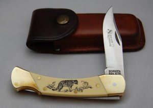Schrade In Excellent Condition With Resin Impregnated Hardwood Covers 5