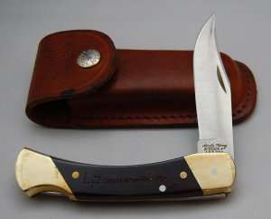 Schrade In Very Good Condition With Resin Impregnated Hardwood Covers 5