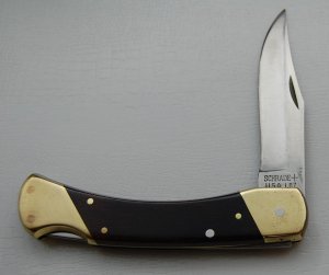 Schrade In Excellent Condition With Resin Impregnated Hardwood Covers 5