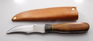 Unmarked Fixed-Blade Knife In Excellent Condition With Walnut Covers 8 3/4" Long (602)
